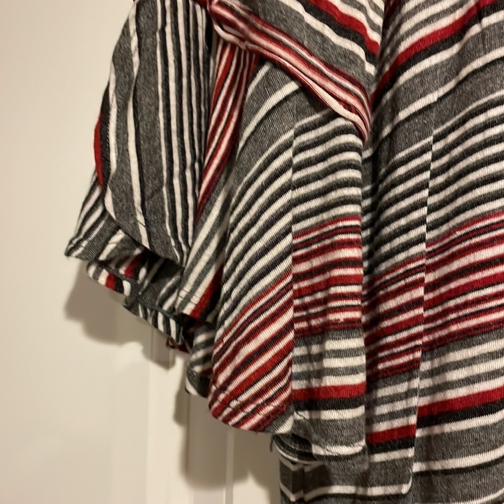 EUC Max Studio women’s red and gray ruffle sleeve striped top L - Picture 2 of 7